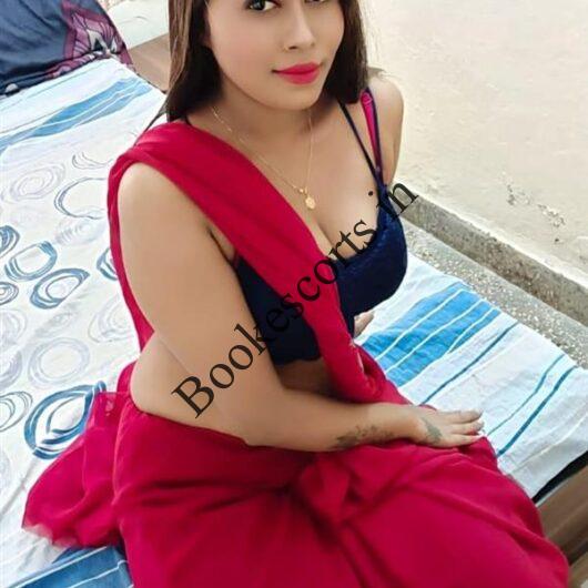 Lavnya a 21 years old Sirali escorts girl